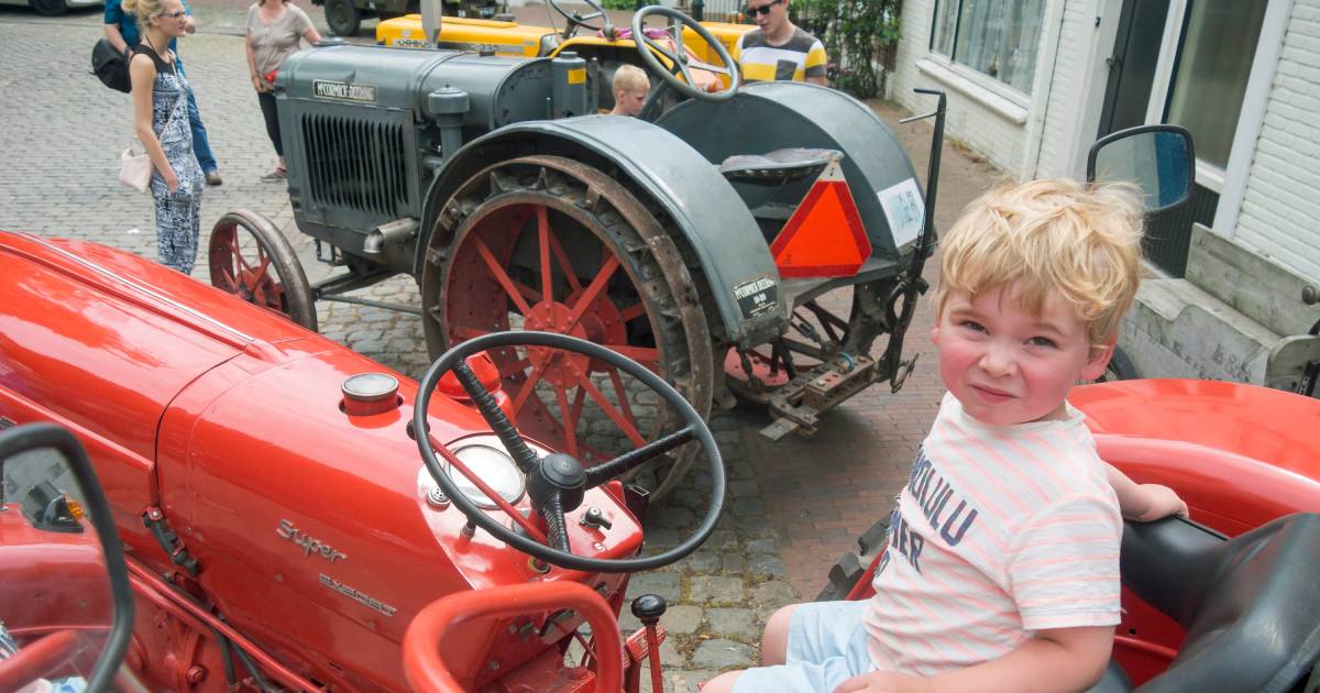 Oude voertuigen in alle soorten tijdens Oldtimer Weekend Groede ...