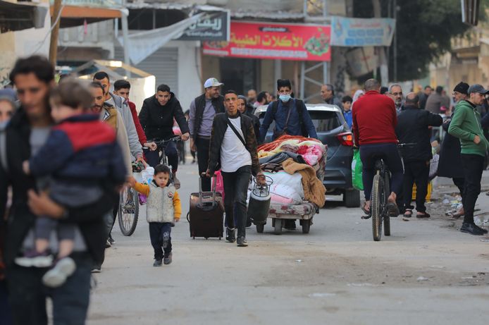 Palestijnen vluchten naar het zuiden van de Gazastrook vanwege aanhoudende Israëlische aanvallen. (22/12/23)
