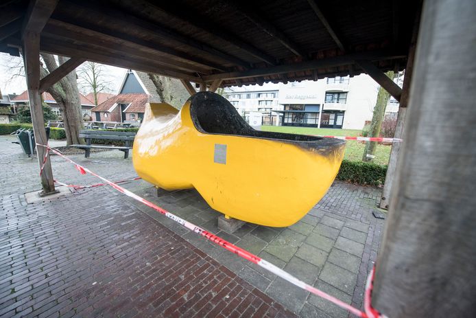 Vooral de binnenkant van de klomp liep forse schade op.