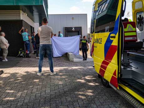 Medewerker vleesverwerker in Nuenen steekt collega’s ‘vanuit het niets’ neer, verdachte opgepakt