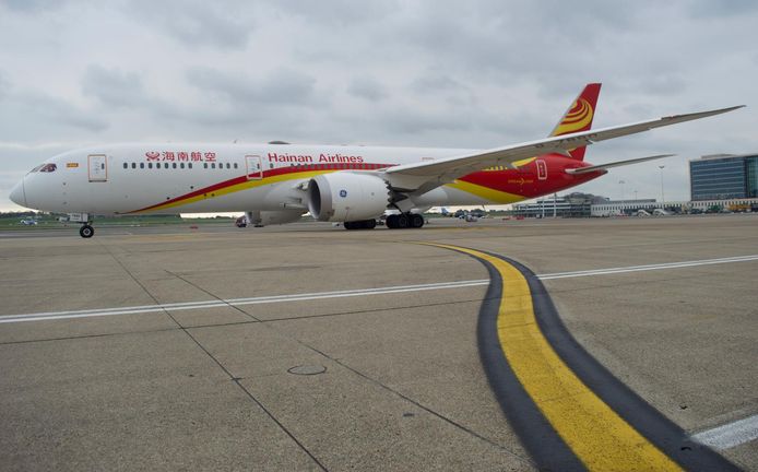 Een vliegtuig van het Chinese Hainan Airlines op Brussels Airport.