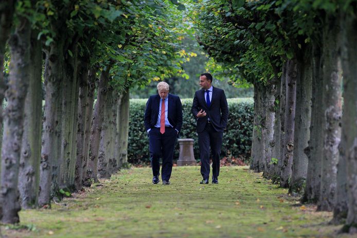 Boris Johnson sprak gisteren drie uur lang met de Ierse premier en zou daarbij belangrijke openingen hebben gedaan.