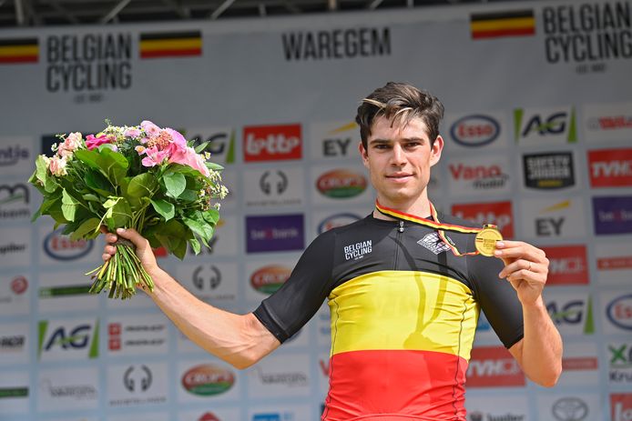 Van Aert Zorgt Voor Unicum En Is Eerste Renner Die In Hetzelfde Jaar Belgisch Kampioen Op De Weg En In Het Veld Wordt Wout Van Aert Belgisch Kampioen Wielrennen Hln Be