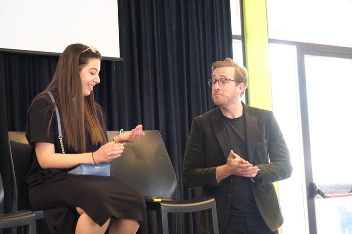 Stefan Paridaen als ‘environ-mentalist’ in Campus Botaniek in Mechelen in een show voor IVAREM om de leerlingen aan te zetten om duurzame keuzes te maken.