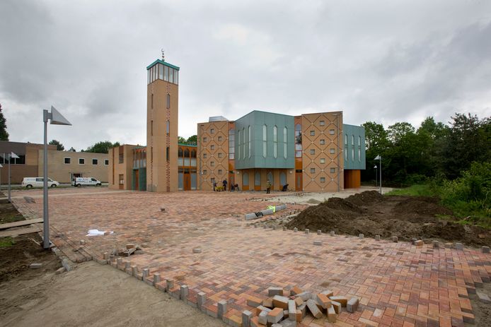 De bouw van de Al Mouahidin moskee, in 2009.