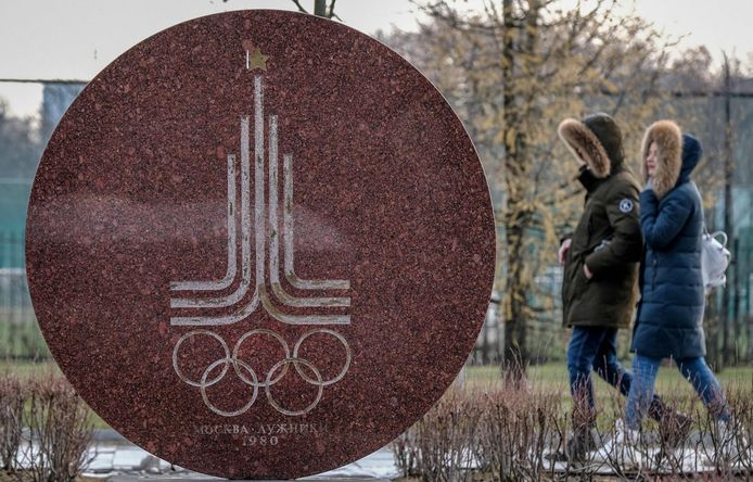 Het logo van de Olympische Spelen van 1980 in Moskou, vlak voor het Luzhniki-stadion.