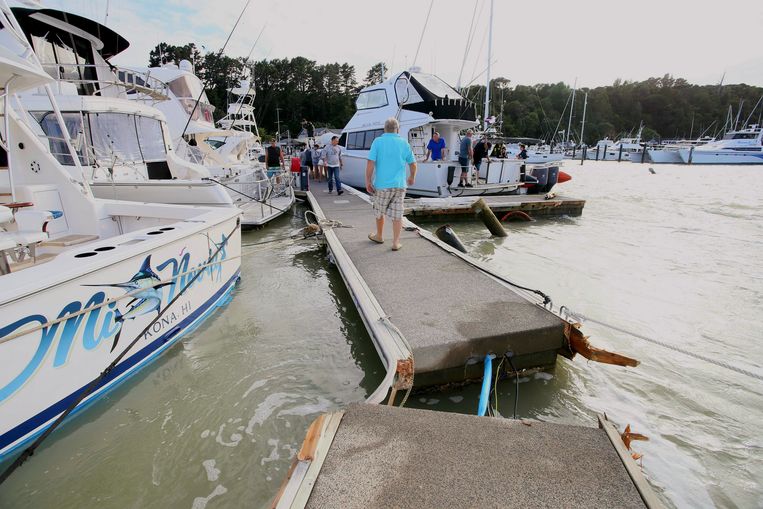 In Nieuw-Zeeland brak brak een kade door de golven na de uitbarsting. Beeld AP
