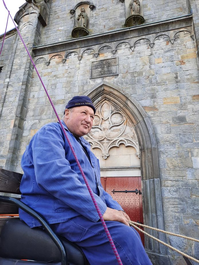 Hennie van de Kes zit met paaszaterdag op de derde wagen, samen met Walter Brunninkhuis van Hoeve Springendal.