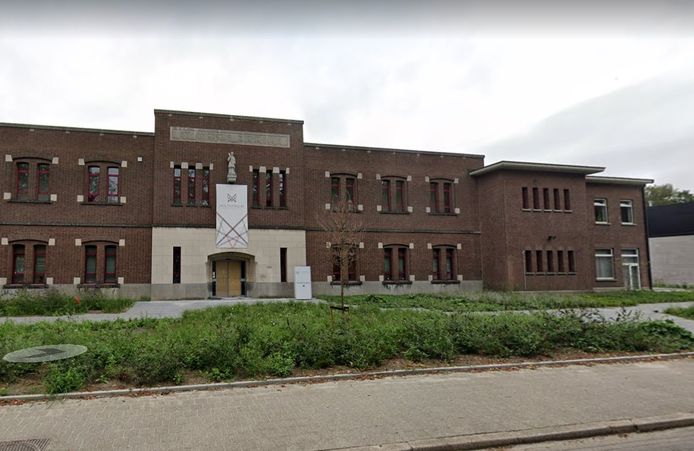Een bewoner van het psychiatrisch centrum Sint-Amadeus aan de Deurnestraat is gearresteerd na de steekpartij.