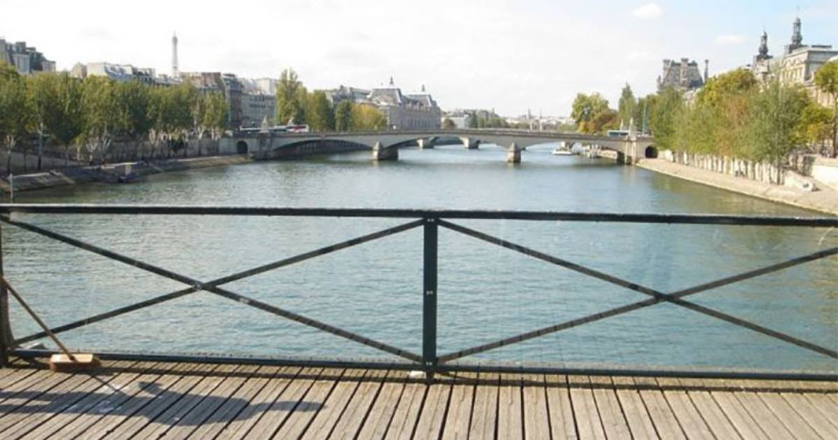 Liefdesbrug voorzien van glas tegen slopende slotjes
