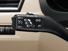‘Gaan bij afremmen met adaptive cruisecontrol de remlichten ook branden?’