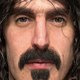 De postume comebacktournee van Frank Zappa: 'Ik geloof niet in spoken, maar het lijkt alsof papa ons vanuit het graf nog aanmoedigt'