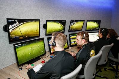Ajax - Heerenveen noodgedwongen zonder VAR