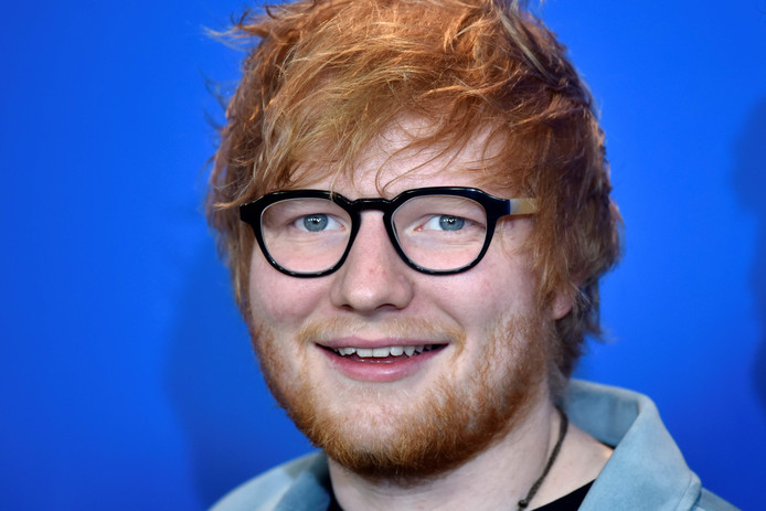 Ed Sheeran in de clinch met buren om 'illegaal zwembad ...