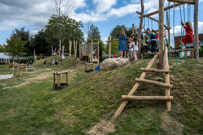 Avontuur en natuur hand in hand op vernieuwd speelplein aan  Ontmoetingscentrum | Lebbeke | hln.be