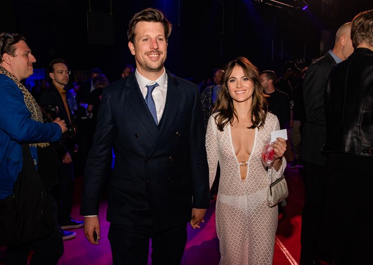 Regisseur Robin Pront en Charlotte Timmers tijdens de Zillion afterparty in de Waagnatie.  Beeld Joel Hoylaerts / Photonews