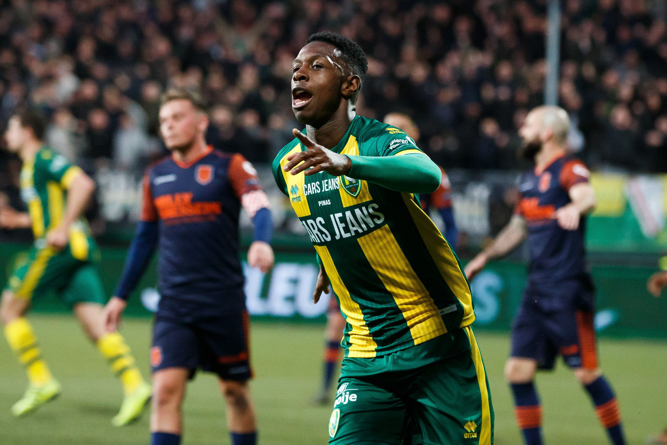 Nieuwe rol voor ambitieuze Pinas bij ADO ‘Ik moet nu een steunpilaar