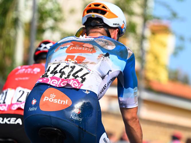 Nieuwe Giro-domper voor Fabio Jakobsen, die valt in massasprint: ‘Zat klem tussen hem en de hekken’