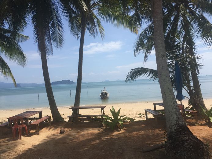 Een rustig strand op Koh Ya Noi
