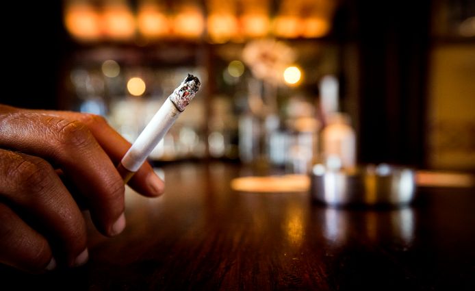Koninklijke Horeca Nederland, afdeling Midden-West-Brabant vreest dat roker nu weer noodgedwongen op straat gaan paffen, wat voor overlast gaat zorgen.