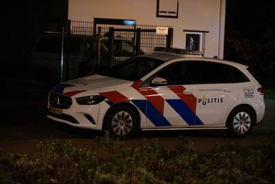 Drugslab achter huis ontdekt: grote hoeveelheid mdma gevonden, twee mensen aangehouden