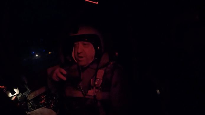 Le patron du groupe paramilitaire russe Wagner, Evguéni Prigojine à bord de ce qu’il a présenté comme un bombardier Su-24.
