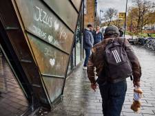 Deze mensen hebben psychische hulp nodig, maar zwerven vrij rond op straat: ‘Gevaarlijk’