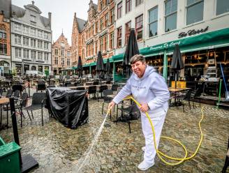 IN BEELD. Terug van heel even weggeweest: opbouw van zomerterrassen in Brugge volop aan de gang