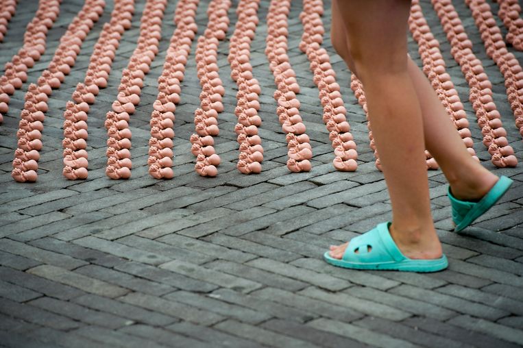 In 2013 protesteerde de organisatie 'Schreeuw om Leven' met plastic foetussen tegen de vestiging van een abortuskliniek. Beeld ANP