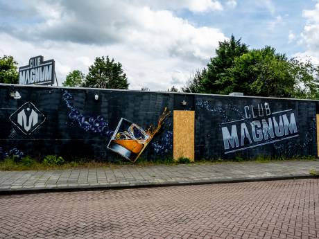 Vuurwapen in een bloempot en dna op een huls, toch ontkent Rowendy schieten op Club Magnum