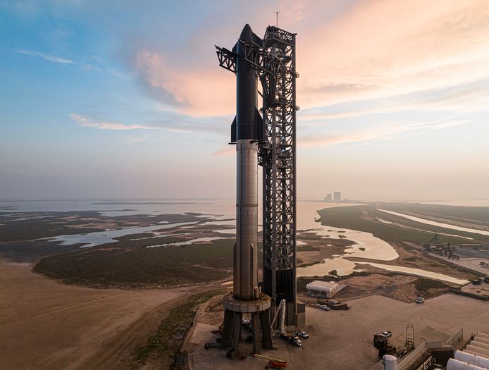 Система запуска Starship and Super Heavy — самая длинная и мощная ракета в мире.