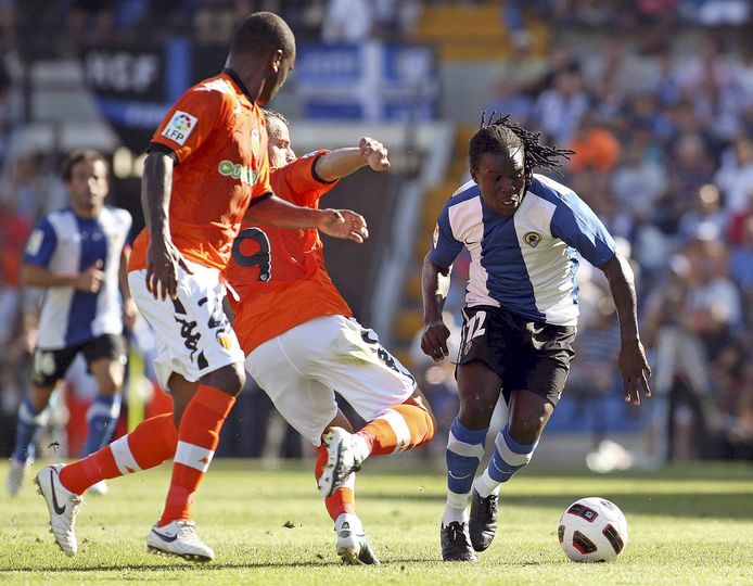 Royston Drenthe in action on behalf of Hércules Alicante in 2010.