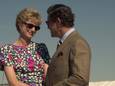 Elizabeth Debicki als prinses Diana en Dominic West (prins Charles) in The Crown.
