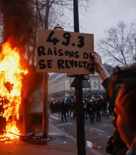 La violence monte d'un cran en France lors des manifestations, “inacceptable” pour Borne