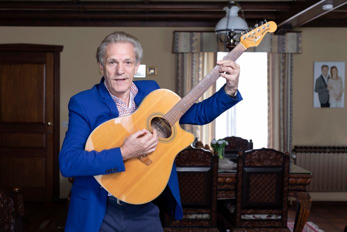 Salim Seghers stond 40 jaar voor de klas: “Lesgeven en zingen hebben al één ding gemeen: je moet je toeschouwers te allen tijde entertainen.”