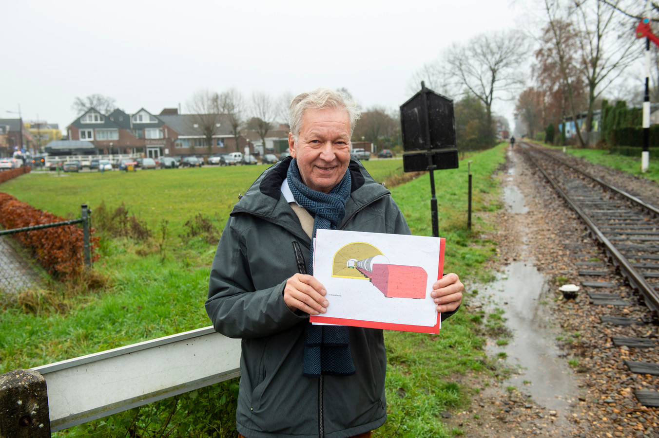 Hendrik Derickx (71) uit Zutphen denkt de gouden oplossing gevonden te hebben voor de papierfabriek in Eerbeek.