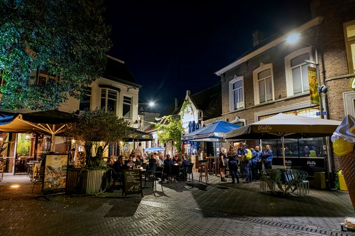 Controle bij de ingang van de Klappeijstraat.