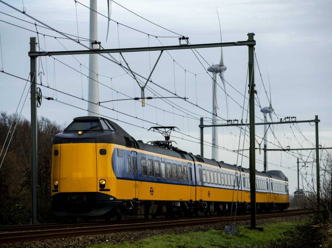Treinen in Nederland bekogeld met vuurwerk