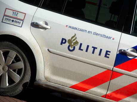 Politie houdt scooterrijder aan die via sloot probeerde te vluchten: ‘Hij mag opdrogen in de cel’