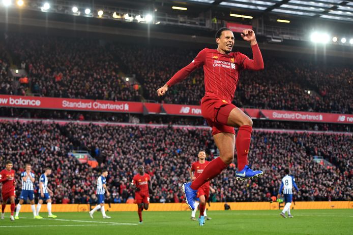 Virgil van Dijk juicht na zijn tweede treffer.