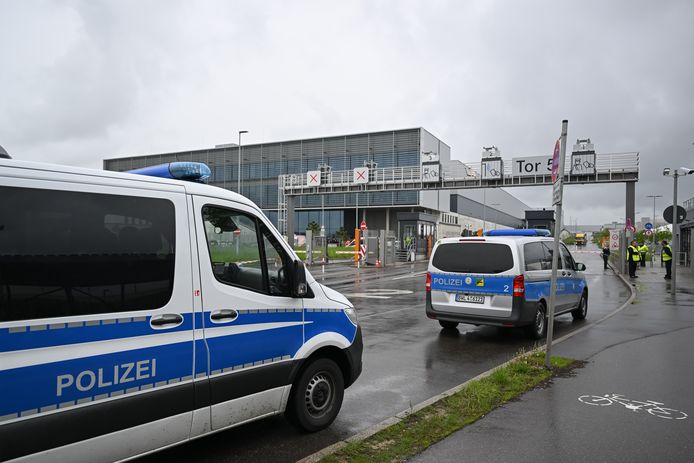 Bij een schietpartij in de Duitse Mercedes-fabriek is één persoon om het leven gekomen.