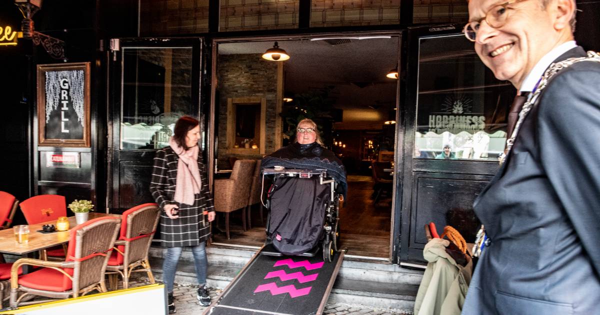 Eindhovens ‘plenkske’ maakt horeca Dommelstraat toegankelijk voor rolstoelers