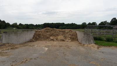 Paardenmest na drogen en persen geschikt als brandstof