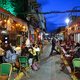 In Israël zijn de restaurants weer open, maar alleen voor personen met een vaccinatiebewijs