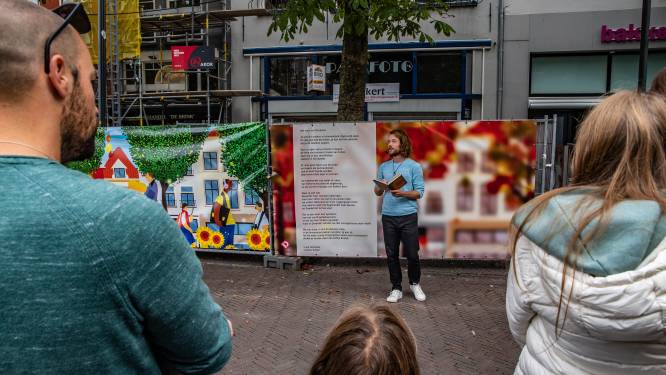 Vrolijk gekleurde doeken bedekken lelijk litteken in de binnenstad van Deventer