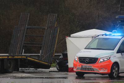 Bestuurder (29) overlijdt bij zware crash in Zeebrugge, passagier (22) kritiek: “Omstandigheden worden onderzocht”