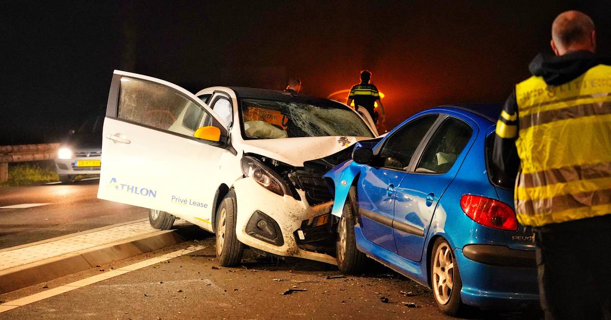 Twee gewonden bij frontale botsing in Rijen.