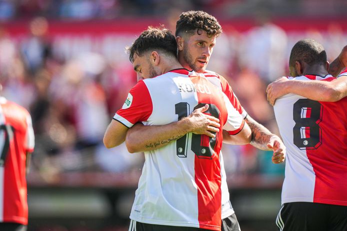 Senesi feliciteert Feyenoords nieuwe nummer 10 Orkun Kökçü.