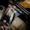 Na een achtervolging vinden agenten lachgastanks in de kofferbak van een automobilist.