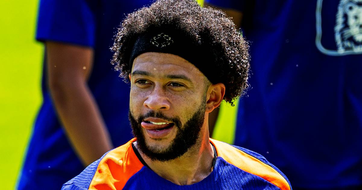 Memphis Depay en Georginio Wijnaldum met afrokapsel op trainingsveld | EK voetbal